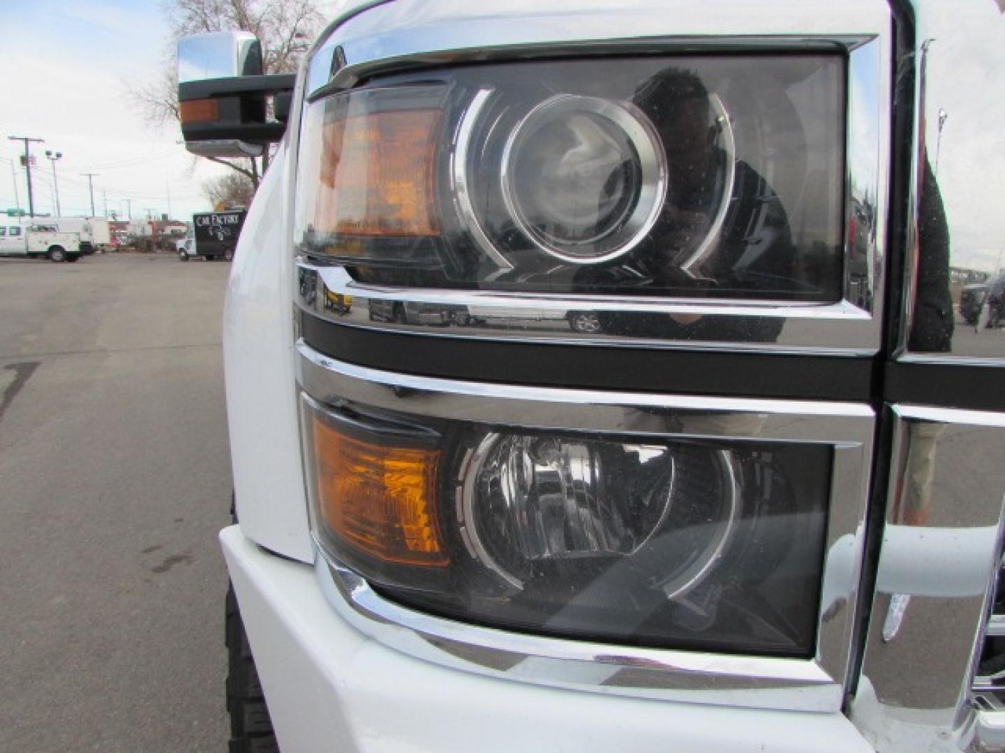 2015 White /Black Chevrolet Silverado 1500 LTZ Crew Cab Short Box 4WD (3GCUKSEJ7FG) with an 6.2L Ecotec gasoline engine, 6 speed automatic transmission, located at 4562 State Avenue, Billings, MT, 59101, (406) 896-9833, 45.769516, -108.526772 - Photo#6